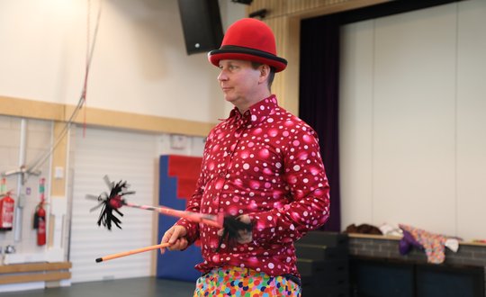 Circus performer with a diablo