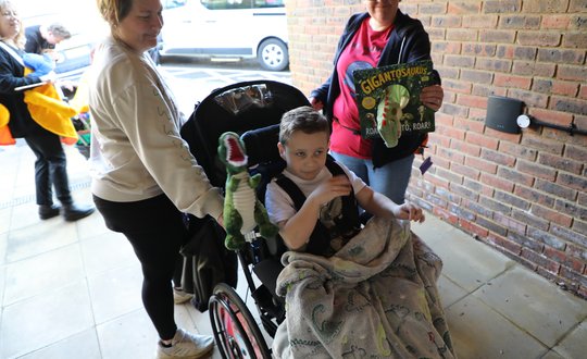 Boy dressed from gigantosaurus.