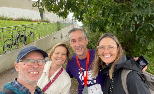 Man smiling with a Copenhagen Marathon medal.