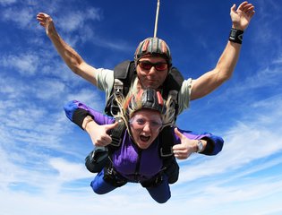 2 people skydiving