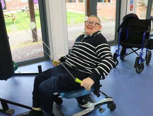 man using skiurg machine