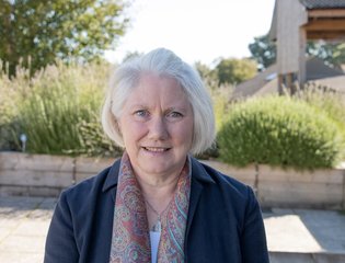 Deirdre Head Shot